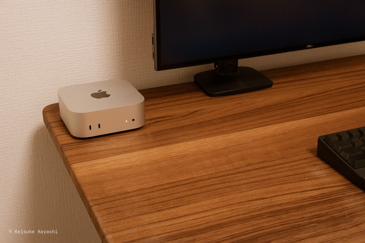 デスクの上のMac mini