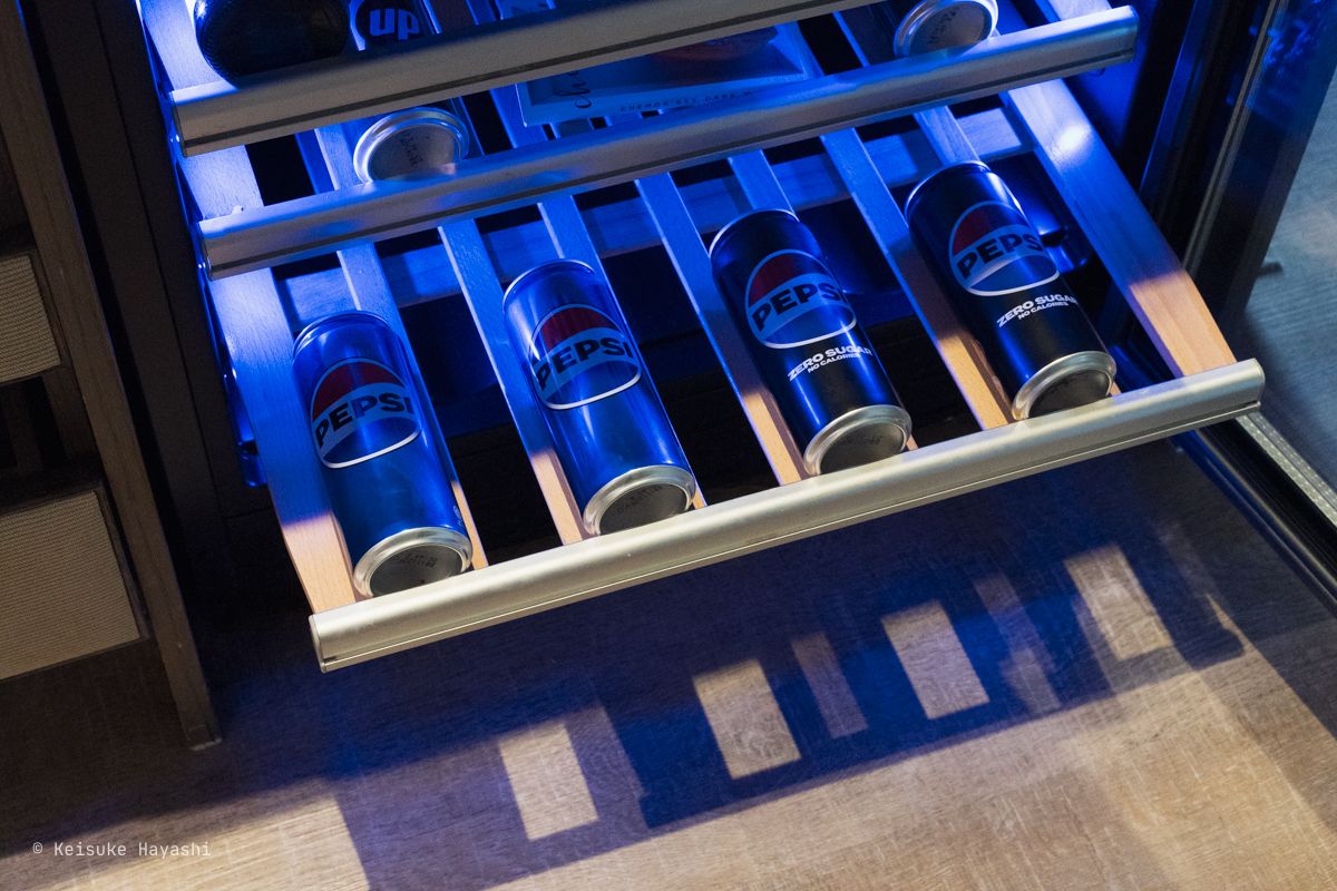 冷蔵庫の中のペプシ