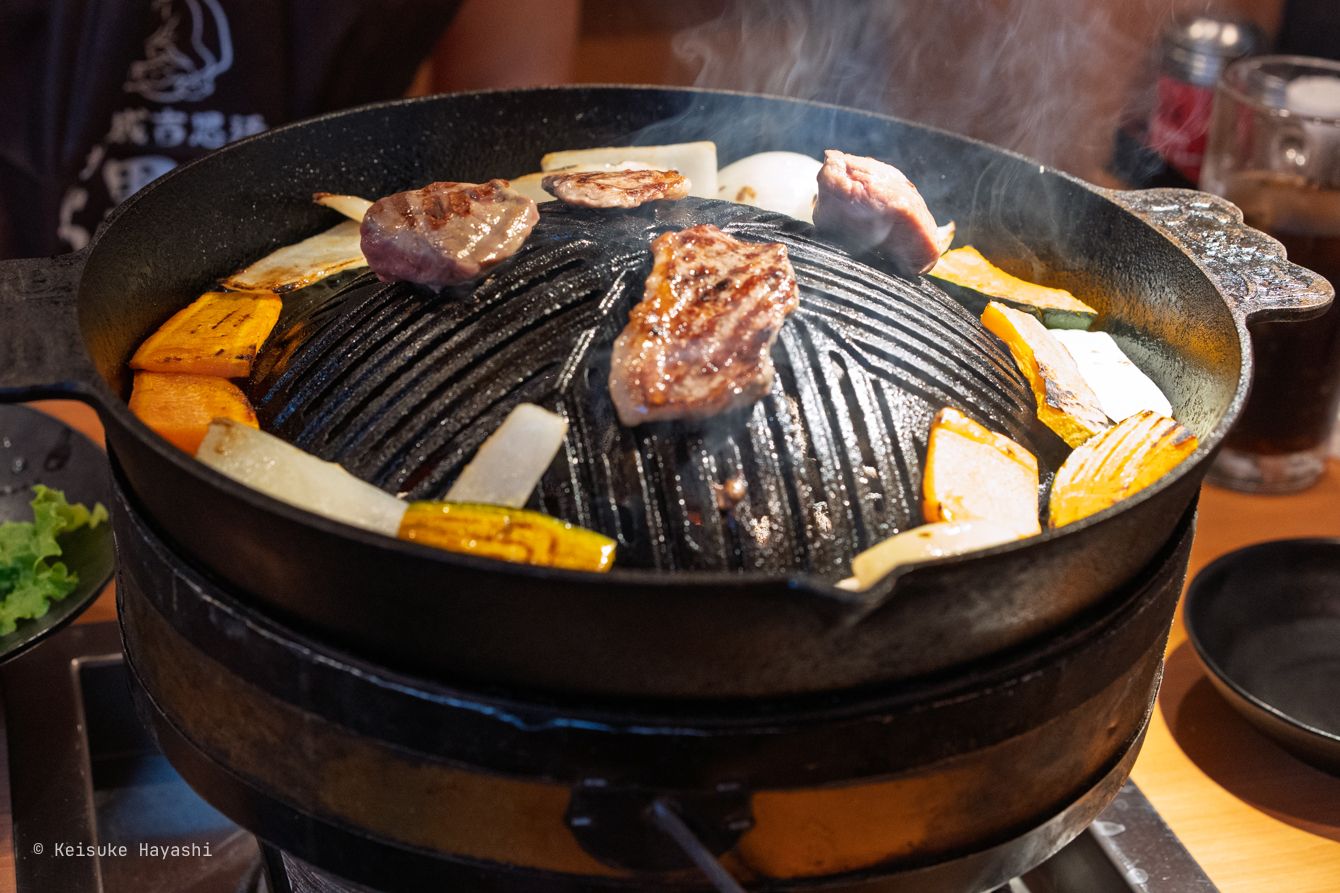 焼かれているジンギスカン