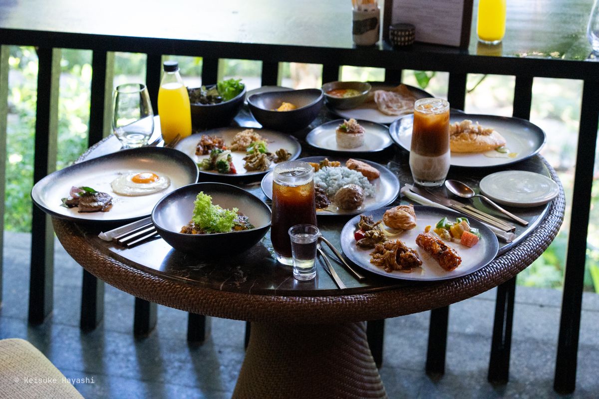 テーブルに並んだ朝食